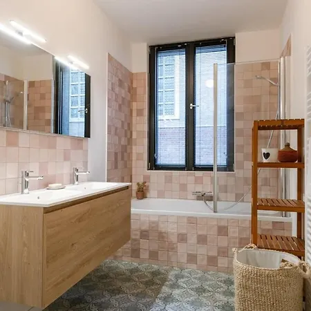 Huswell - Luxurious Near The City-centre Of Apartment